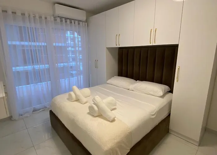 דירה House